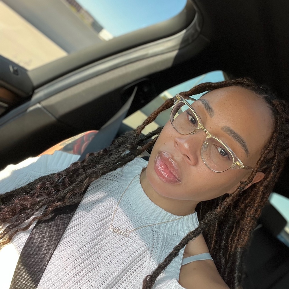 Meet your Posher, Carissa